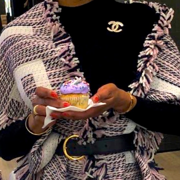 Chanel Stola / Wrap - Picture 1 of 14